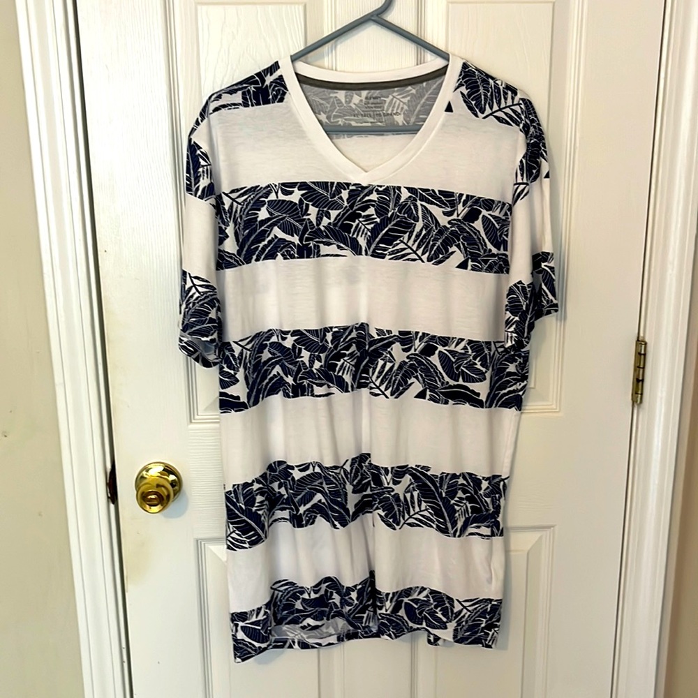 Men’s Old Navy Shirt - Size XL Tall